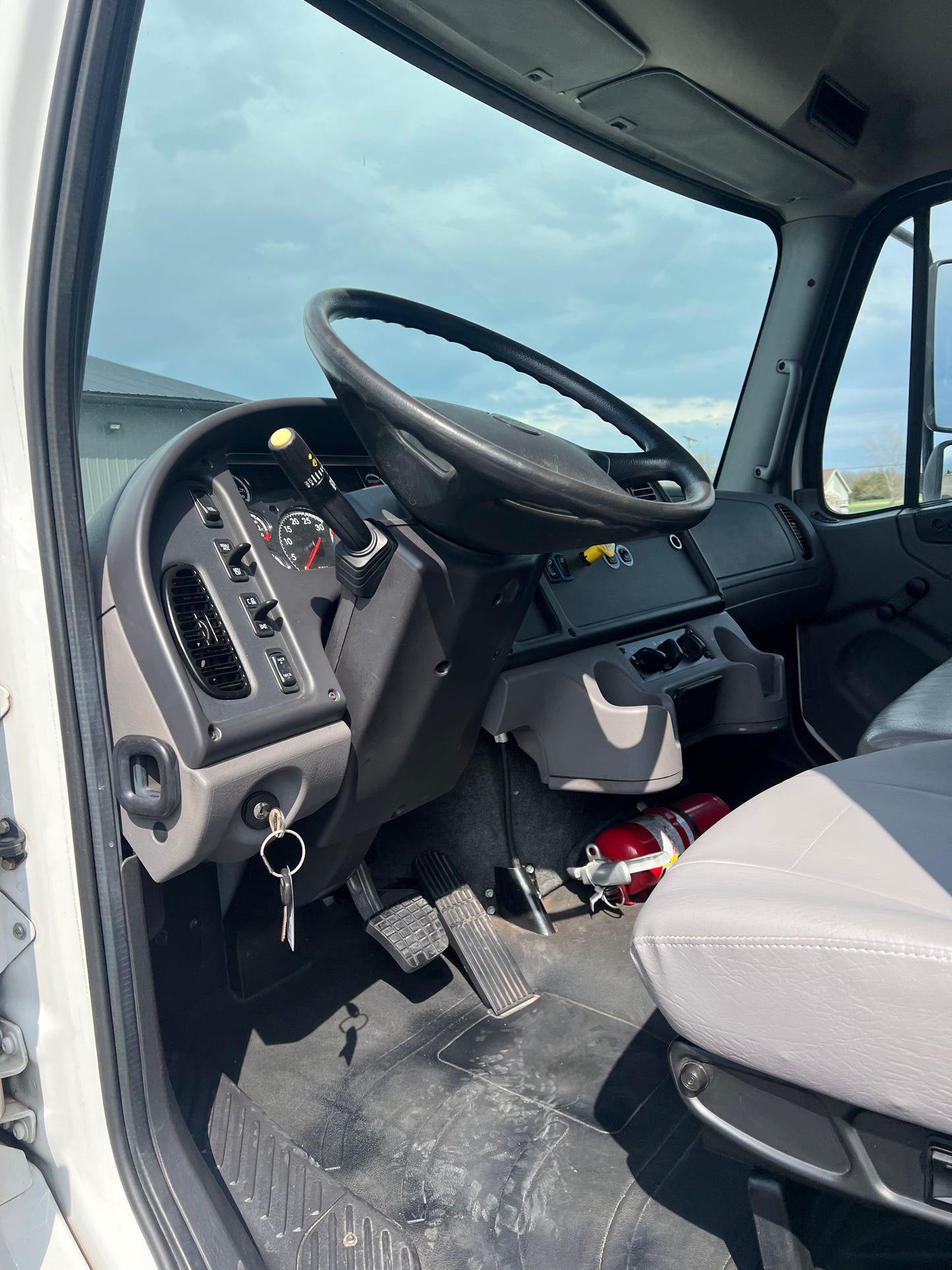 2019 FREIGHTLINER M2 BOX TRUCK