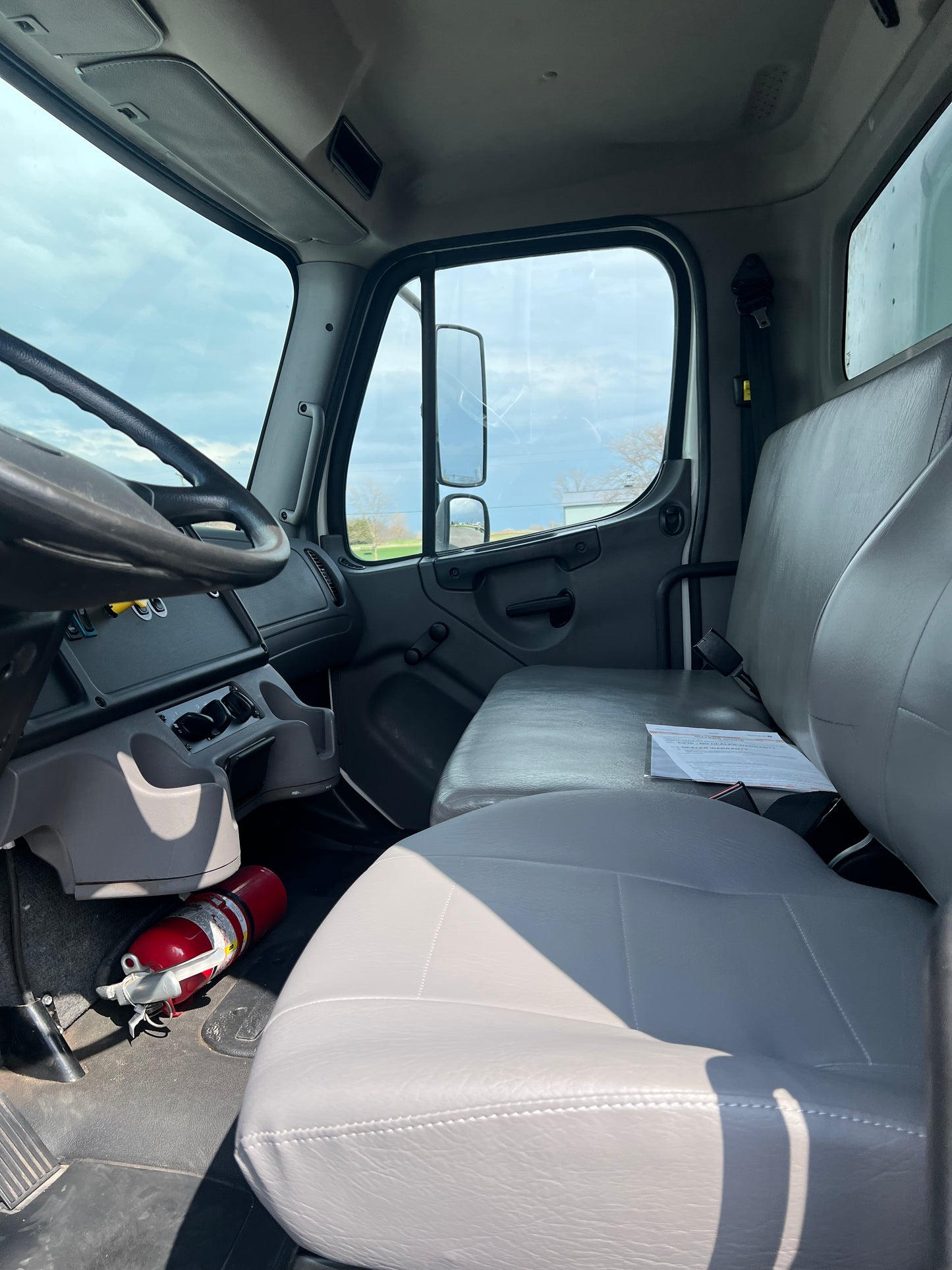 2019 FREIGHTLINER M2 BOX TRUCK
