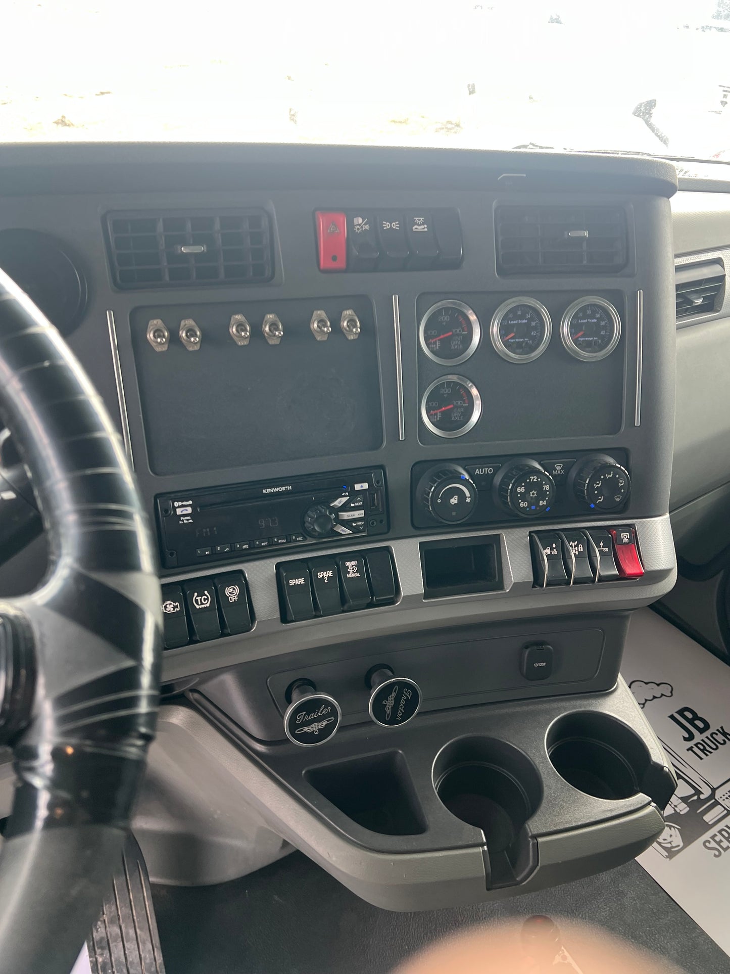 2020 Kenworth T880 40” Sleeper