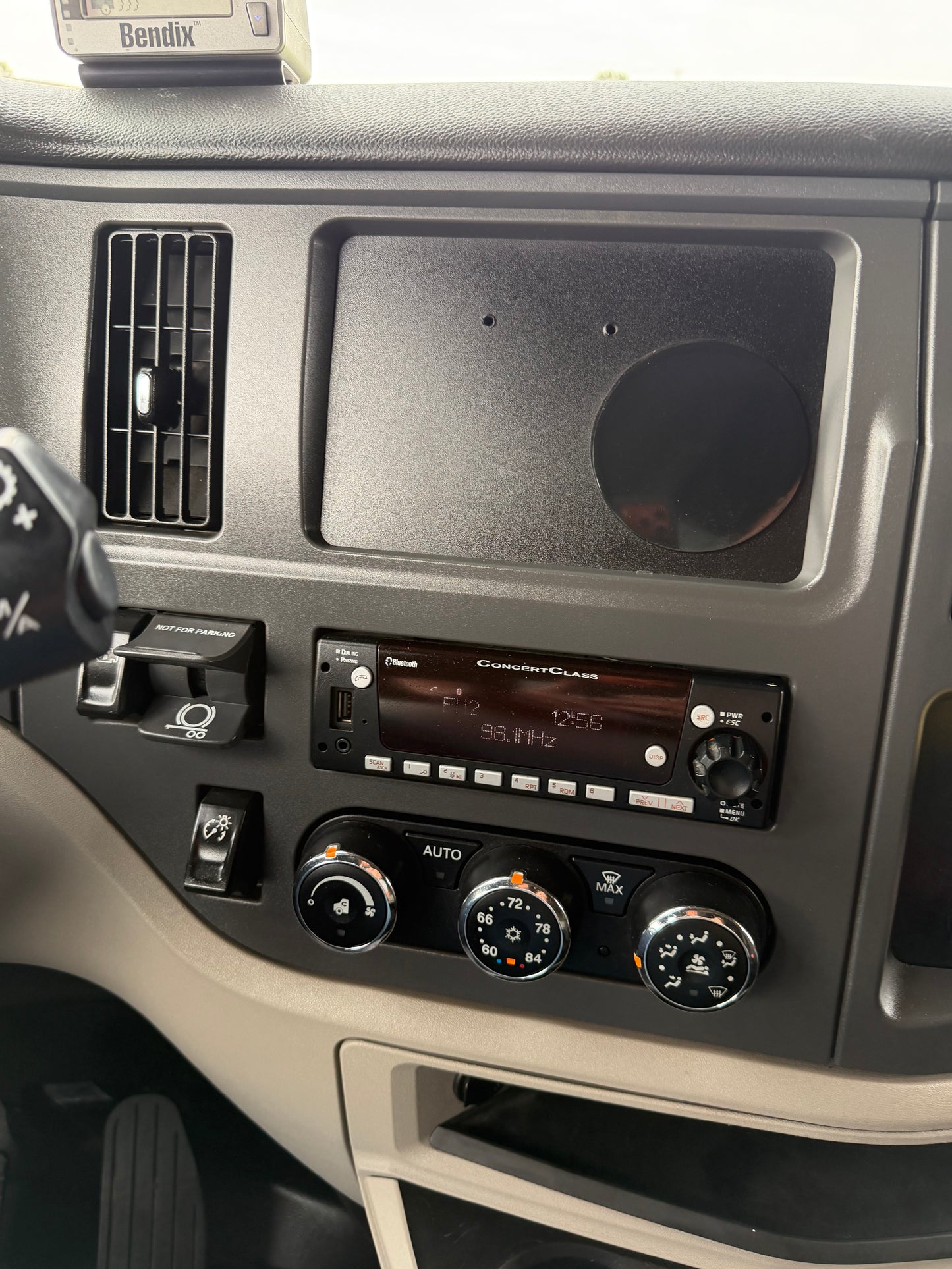 2023 Peterbilt 579