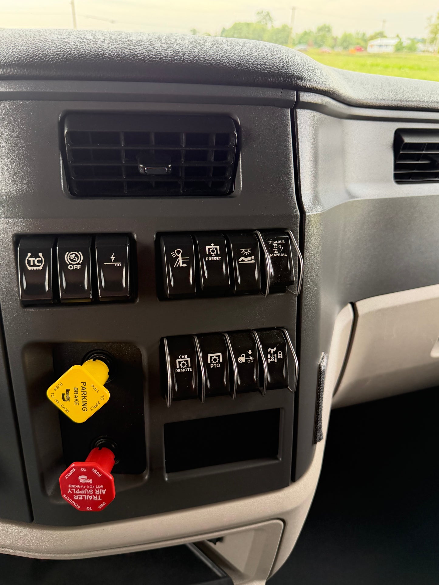 2023 Peterbilt 579